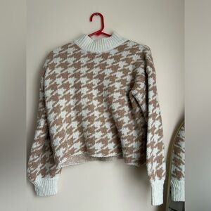 xs Pink Rose knit patterned sweater. Taupe and white. sort of a cropped cut.